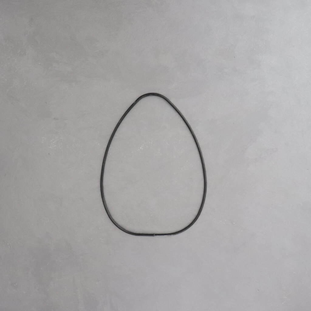 Dekorační kruh vajíčko – černá, 16 cm, kovový základ pro moderní jarní a velikonoční dekorace